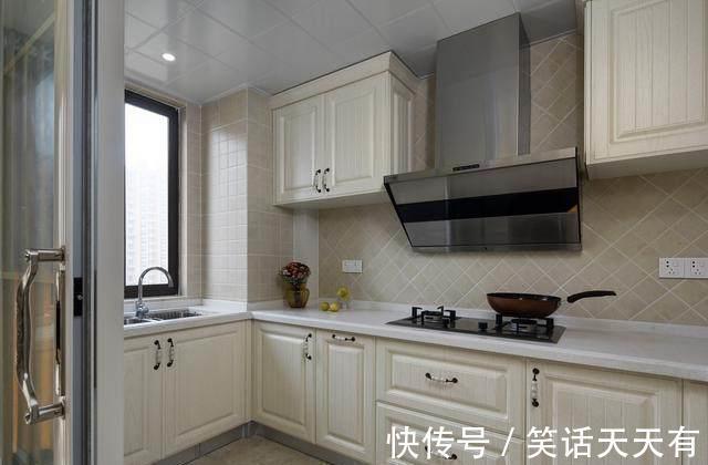 老婆|老婆非要全屋贴壁纸,晾3个月还有味道,效果挺好看,就是不环保