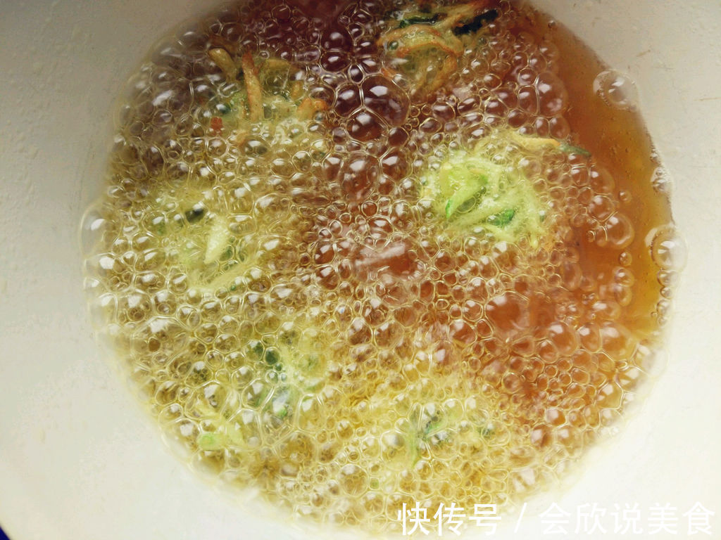 秋天萝卜大量上市,鲜嫩可口,多买点回来炸着吃真香