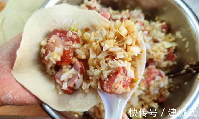 冬天，少吃猪肉多吃它，比吃牛羊肉强，用它蒸白菜馅包子，特别香