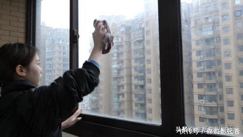 今天才知道,擦玻璃还有这么个窍门,不用一滴水,干净明亮没水渍