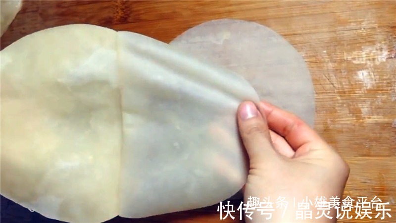 饺子皮别再包饺子了，教你做一道养胃的早餐，老公给100个赞