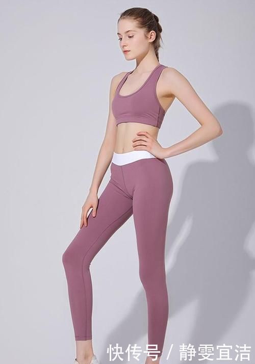 打底裤穿出女人柔美的街头感，塑造出性感的自己