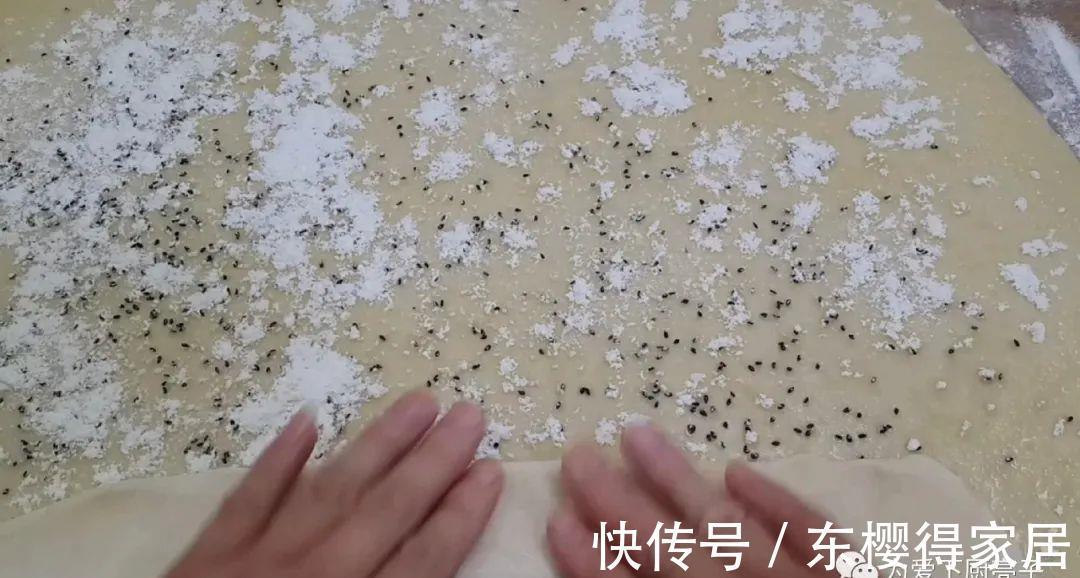 吃光|自制千层烤花卷做法，两手一捏，吃着比大鱼大肉还香，上桌全吃光