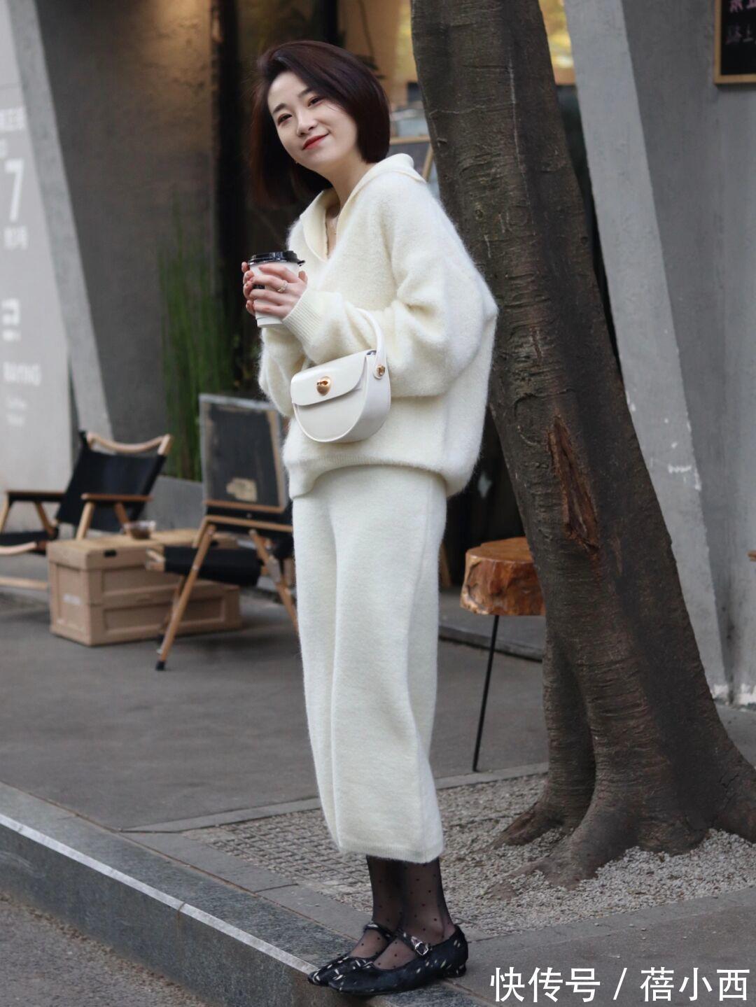 穿搭|终于找到适合普通女生的单品了,冬季穿“毛衣”是首选,高级时髦