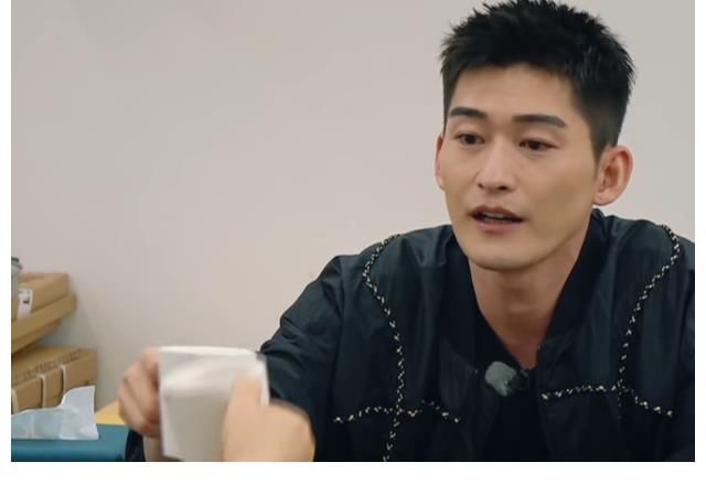 宋丹丹逼迫张翰太尴尬,被指乱带节奏,好在这档综艺节目有他圆场?