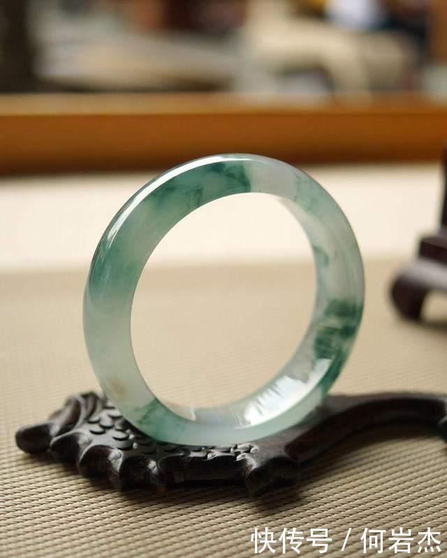  中国艺术品|他的藏品就卖出了8亿多天价死后只带走一枚翡翠戒指