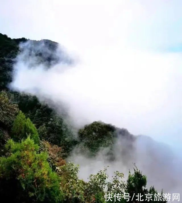 健康码|北京一处纯净的秋景，悠悠云海和空中澄明的湖泊让人心醉