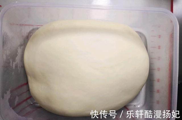 玉米粒|在家做香浓可口的肉松奶酪面包,制作简单,口感丰富