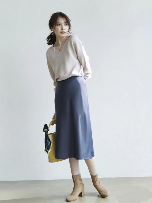 蓝色系才是早春流行色，时尚博主的“气质蓝”穿搭，令人眼前一亮