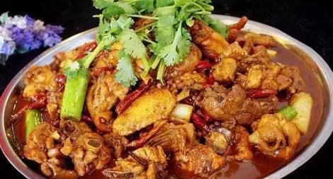  岳阳旅游，这11道本土特色美食不容错过，让你品味湖南风味