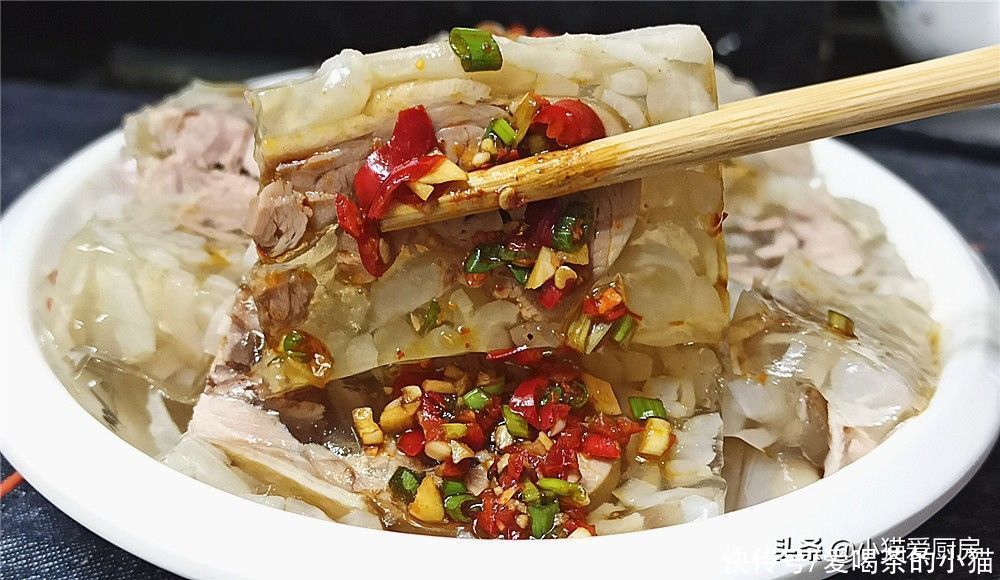 小猫|教你水晶盐鸭肉做法，成菜晶莹剔透口感Q弹，特别爽口还解馋