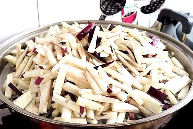 夏季,腌黄瓜不如腌它,一次腌10斤,放一年都不会坏,超美味