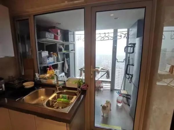 豪宅|刚刚,一豪宅3037.5万成交!3人缴纳300万保证金,却全程“围观”