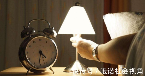 失眠|神经科主任：失眠“祸首”找到了，少吃三“黄”，失眠变好转