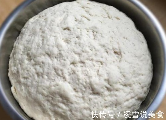 无论冬夏，发面不用几小时，秘诀是“多2步”，30分钟就能发满盆