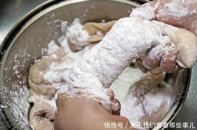 不用|洗大肠时,不用盐不用醋,换成这2样,10分钟洗干净,没有腥臭味