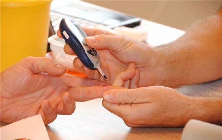 饮料|长期血糖高的人,身体没有4种“表现”,恭喜你,糖尿病没找上你