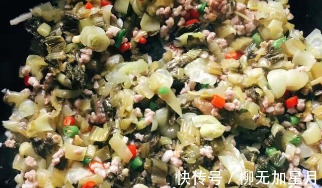 腌酸菜，别直接用盐腌，牢记3点，酸菜又酸又脆，味道正宗不易烂！