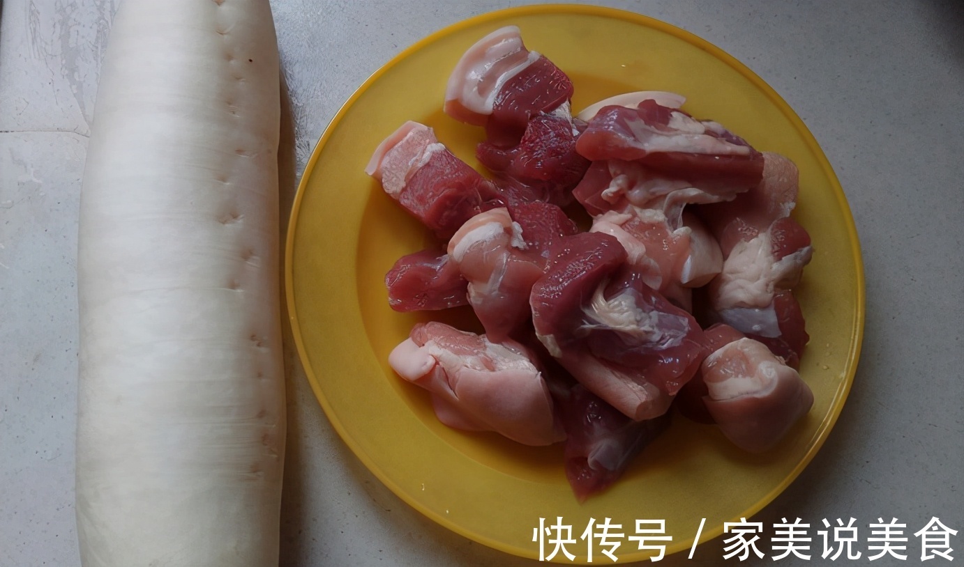 萝卜和五花肉一起炖,软烂可口鲜香入味,肉香四溢