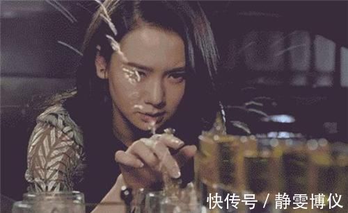 喝酒#中国人的“饭局江湖”:在高手的对决中,你早已是一丝不挂了