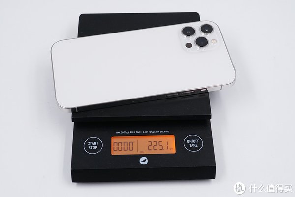 屏幕|有线平常心无线很尴尬，苹果iPhone 12 Pro Max充电评测