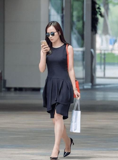 组图|街拍时尚组图：女生搭配高跟鞋，显示出女性年轻魅力的优雅姿态
