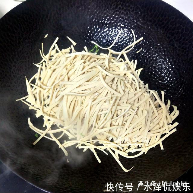 主食|天热,晚餐就把它当做主食,健康营养,饱腹不易长肉,女人要常吃