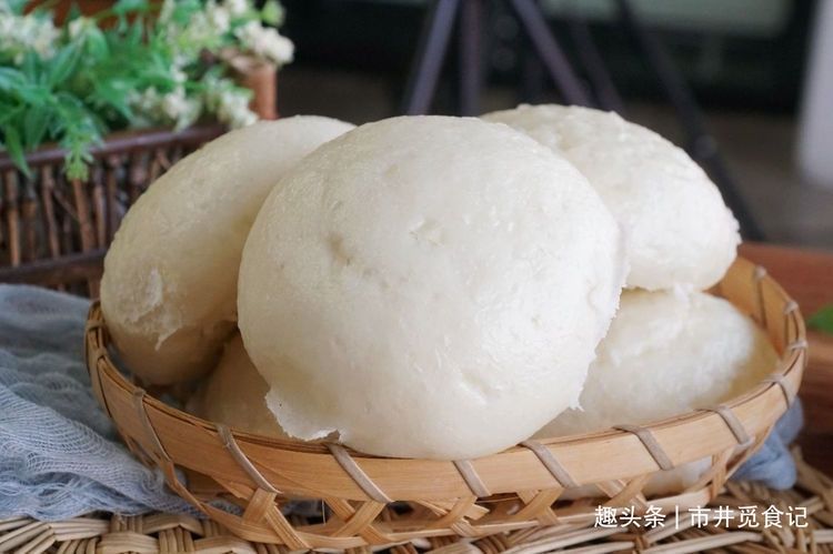 蒸馒头包子，记得和面时多加一样，又白又香甜，放凉了也很软和