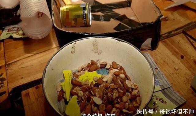 奶酪棒|这些看似营养的食品，正在“偷走”孩子健康，制作环境堪比垃圾场
