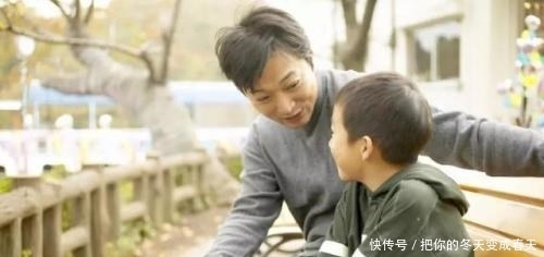 有种“懵逼”叫中国娃看到非洲娃,2娃表情一脸疑惑:太可爱了