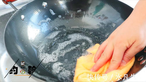 光泽|新铁锅别直接用,教你8步开锅秘籍,不生锈不粘锅,越用越有光泽
