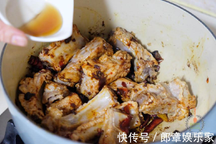 为什么做的排骨又柴还不香，大厨说第一步就做错了，难怪不好吃！