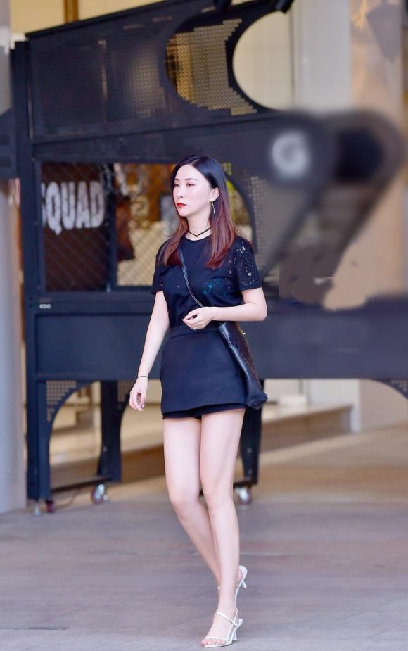 裙裤这样穿又帅又漂亮,轻松地穿出大长腿,好看又轻盈的气质