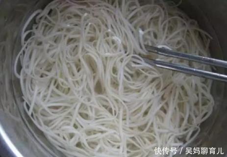 面条|煮面条，别水开下锅，难怪不香不筋道！教你方法，面条筋道不成坨
