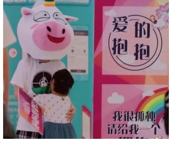 王一博|王一博对恐龙说“你也快下班吧”，因为经历过，所以懂得不容易