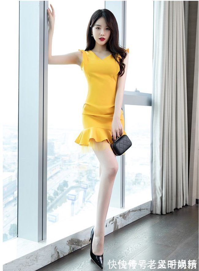 高跟鞋 一款特色的鱼尾包臀裙,展示自己娇艳的气质,冠压群芳风华绝代