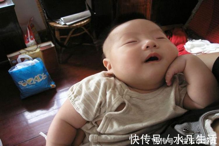 引导|宝宝能睡整觉跟大脑发育有关,要想“沾光”,宝妈做好引导是关键