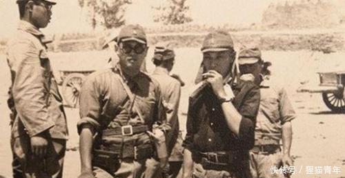 侵略者|日军进村时见一老人，老人呵斥他们，听了后恭敬地离开了！