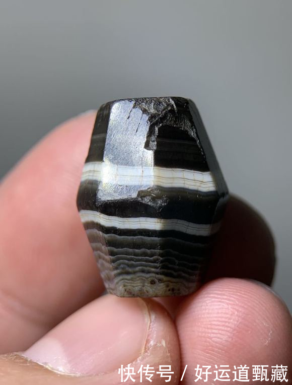 游丝|千种玛瑙万种玉,缠丝玛瑙色带细如游丝,温润半透,油润透明(一)