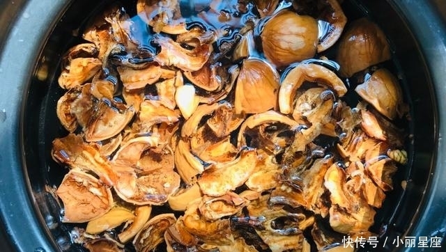 核桃壳怎样垫花盆,快速发酵只需要三步走,简单易行