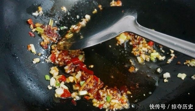 十足|豆腐这样做比肉还好吃,鲜辣十足,最适合在夏天当下饭菜