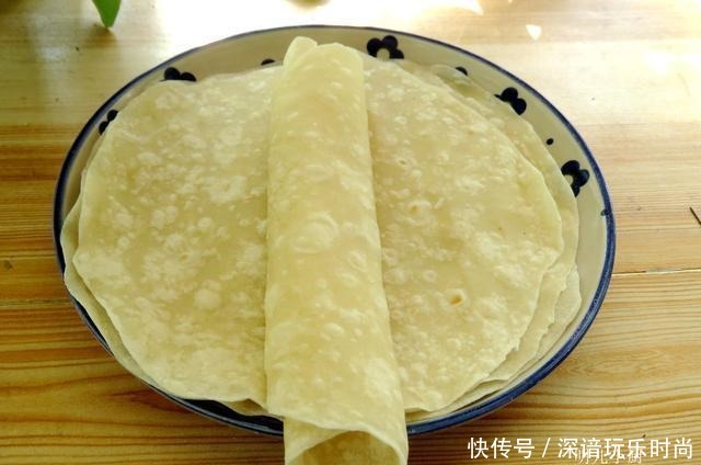 做春饼不用蒸锅,这样做一分钟一张,又薄又软,放三天也不硬