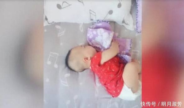 眼泪|爸爸搂着女儿睡觉萌化网友,再看睡在一旁的儿子,笑出了眼泪