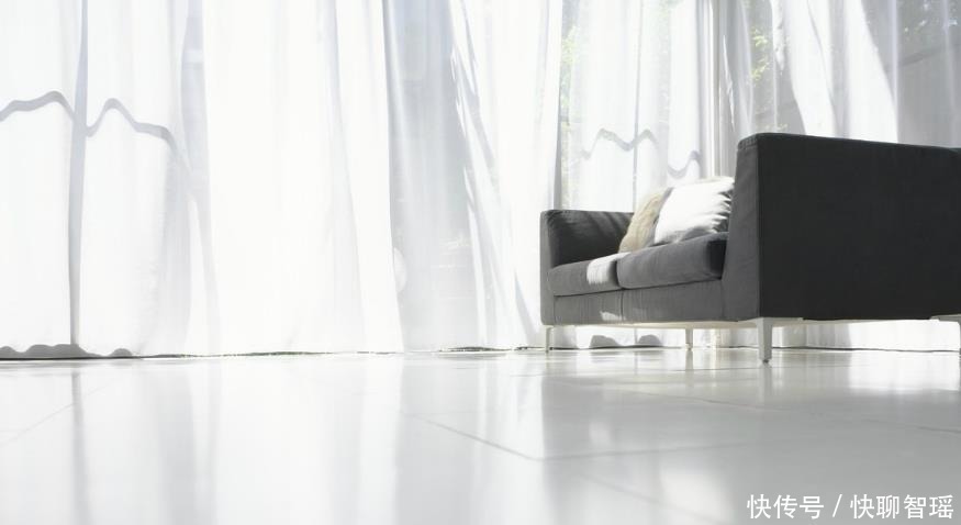 清水拖地等于白拖？往水里加点“料”，地面光亮一尘不染