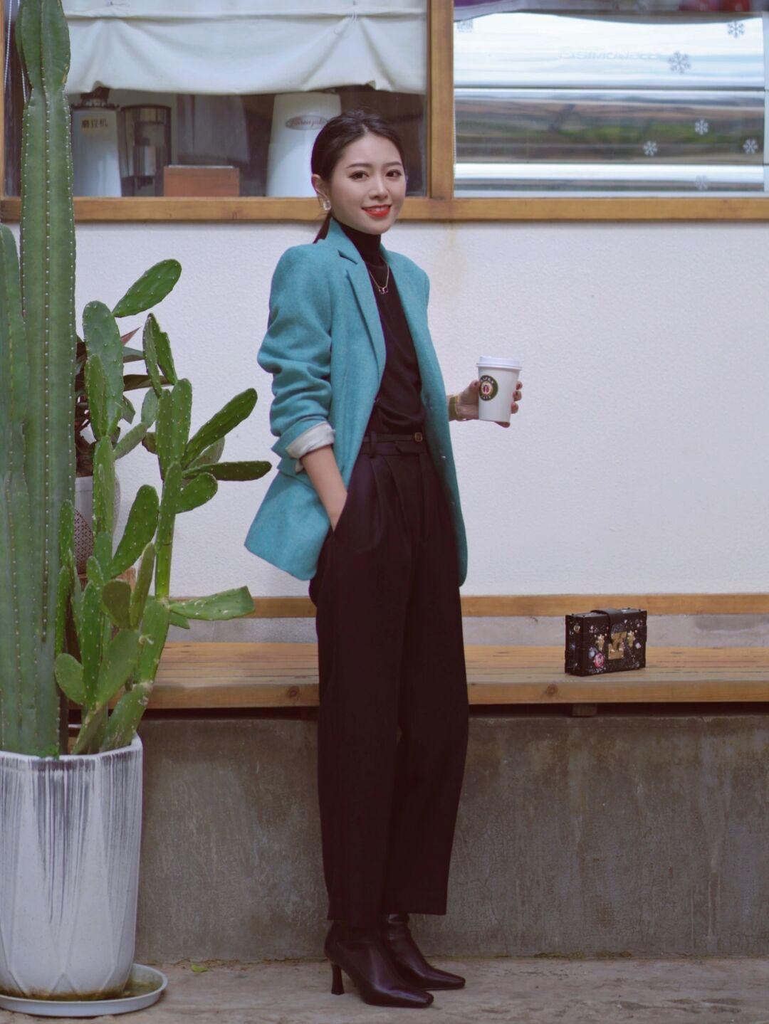 保暖|这个秋冬流行“西装叠穿”,让职场OL也能兼顾保暖与时尚,超好看