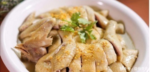 粤菜|白切鸡，不只是放姜葱，少了它，鸡皮根本不会变黄