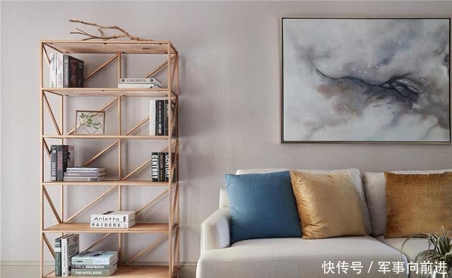 芒果|美式轻奢案例分享：客厅芒果黄色沙发、开放式厨房，全铜灯精致