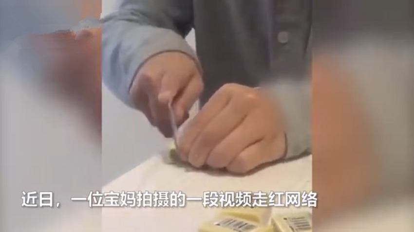 父母对|萌娃上课切橡皮被亲爸惩罚“切完一盒”，网友：橡皮到底做错了啥