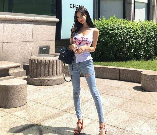 身材 -优雅气质的牛仔裤美女,身材一级棒,非常有魅力!