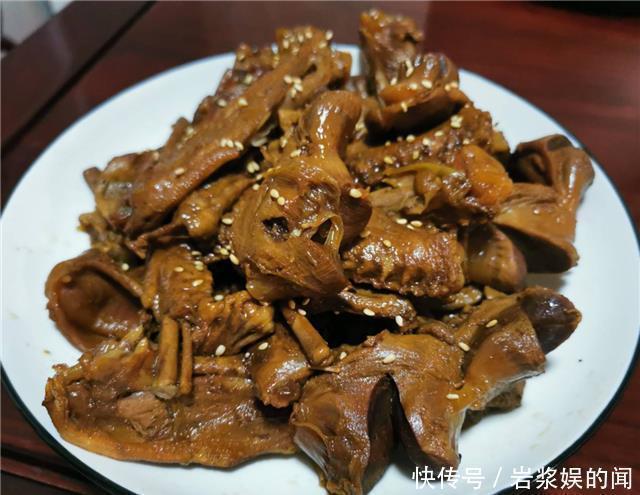 农忙和老公回老家帮忙,婆婆中午下厨招待,一桌菜却城里吃不到!